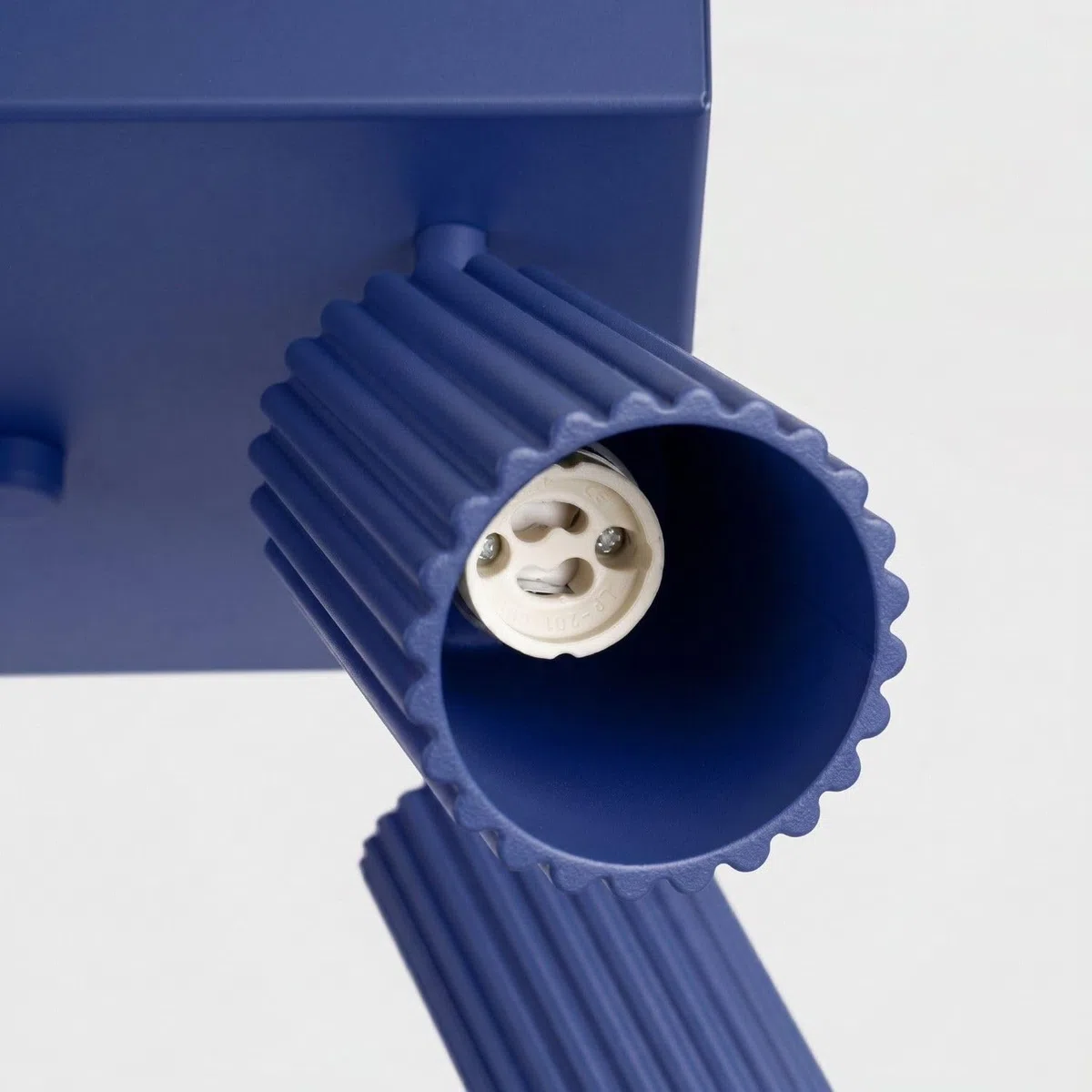 Licht-Erlebnisse Deckenstrahler Aluminium Ultramarin geriffelt schwenkbar drehbar Wohnzimmer Schlafzimmer Flur Büro B:25 cm GU10 Deckenleuchte Modern