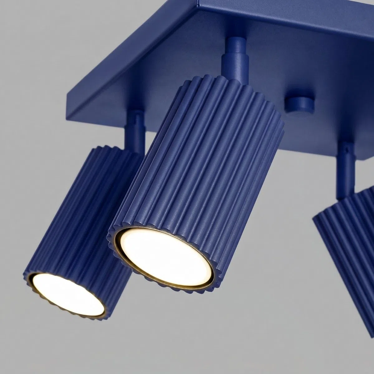 Licht-Erlebnisse Deckenstrahler Aluminium Ultramarin geriffelt schwenkbar drehbar Wohnzimmer Schlafzimmer Flur Büro B:25 cm GU10 Deckenleuchte Modern