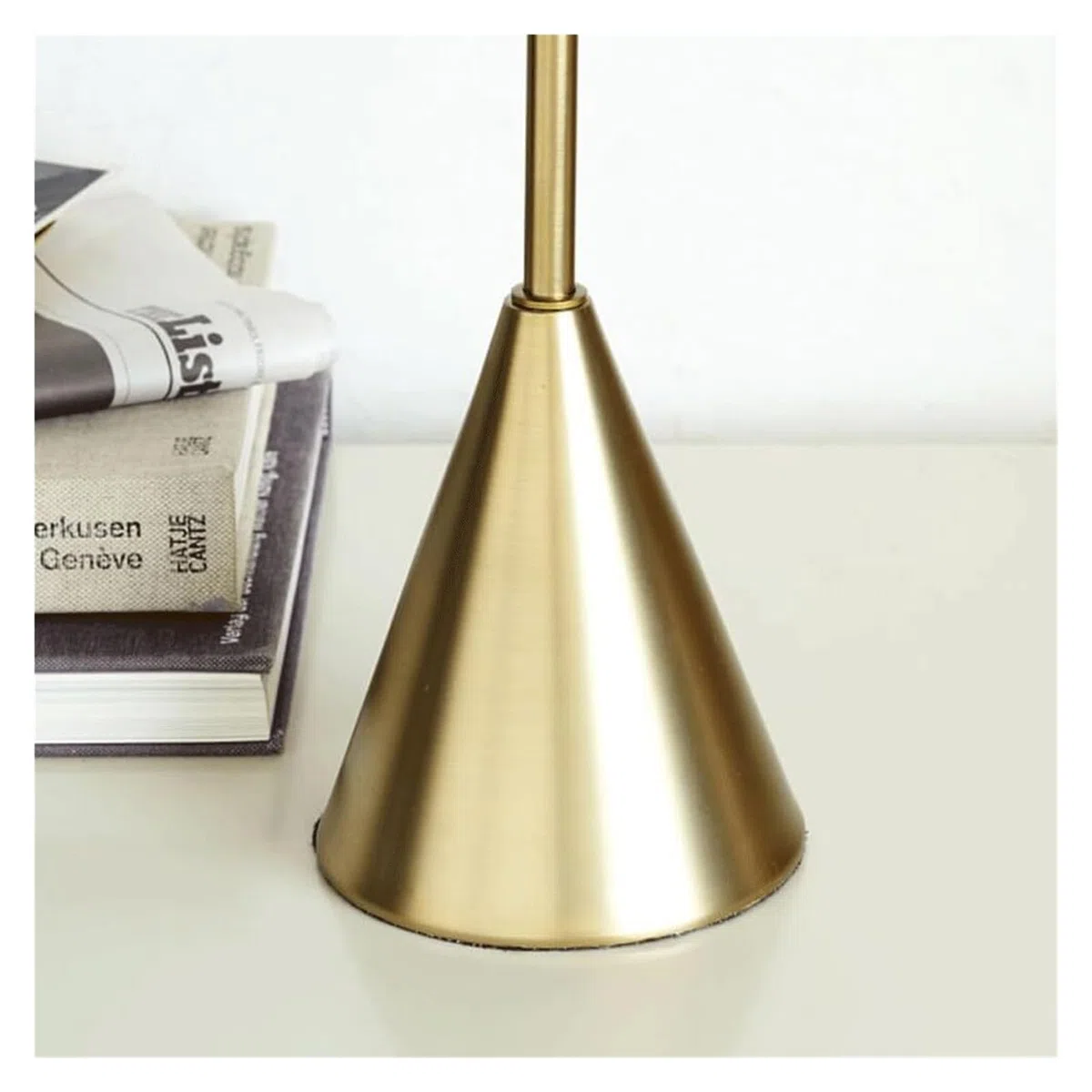 Postmoderne Tischlampe aus Metall, einfaches, kreatives, wiederaufladbares Nachtlicht aus Glas for Schlafzimmer, Nachttisch, Café-Dekoration Schreibtischlampe